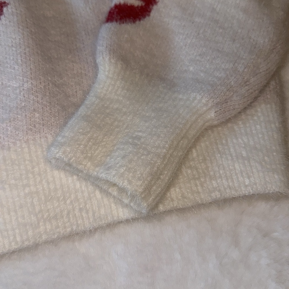 Pink rose Valentine’s Day, lipstick kiss lips sweater. 💋💋💋 - Picture 4 of 10